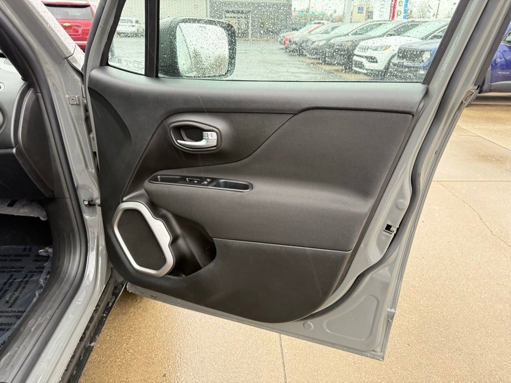 Used 2021 Jeep Renegade Latitude AWD/4WD image 27