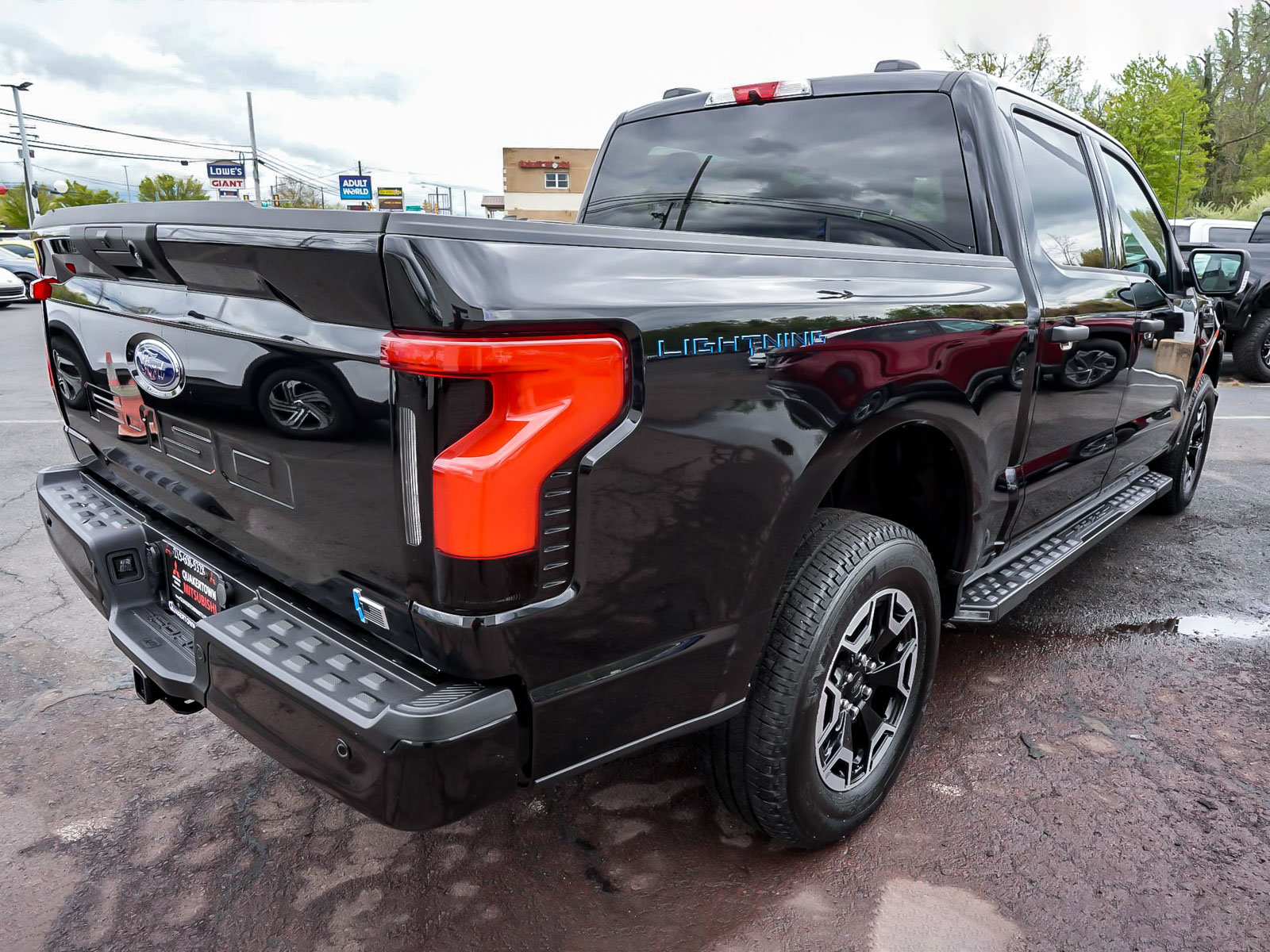 Used 2023 Ford F150 Lightning XLT AWD/4WD image 6