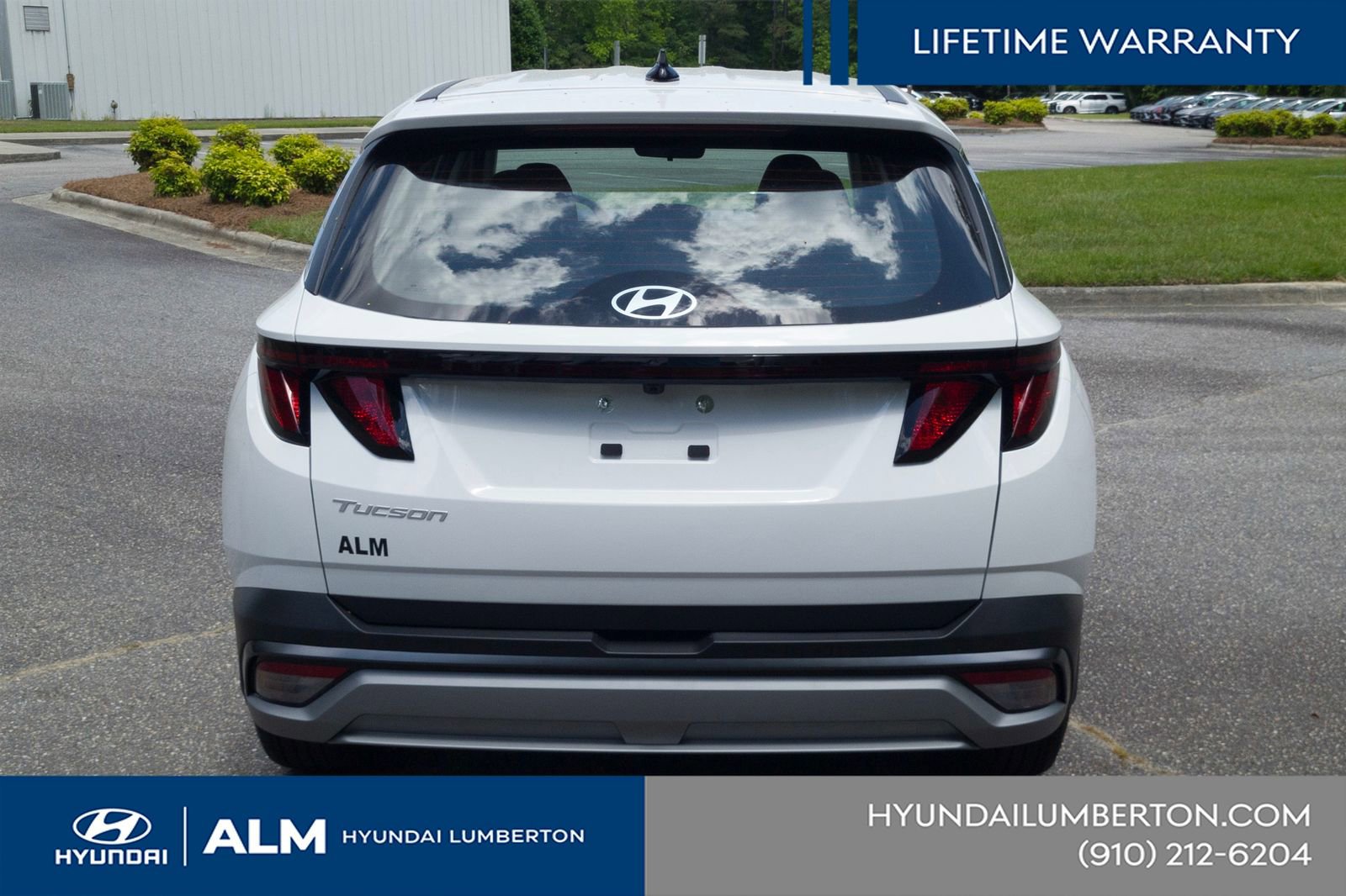 New 2025 Hyundai Tucson SE image 8