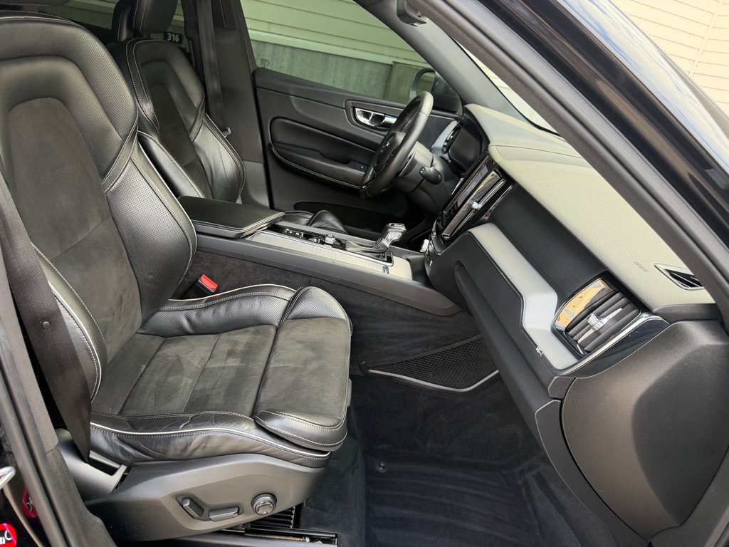 Used 2018 Volvo XC60 T5 R-Design w/ Convenience Package AWD/4WD image 28
