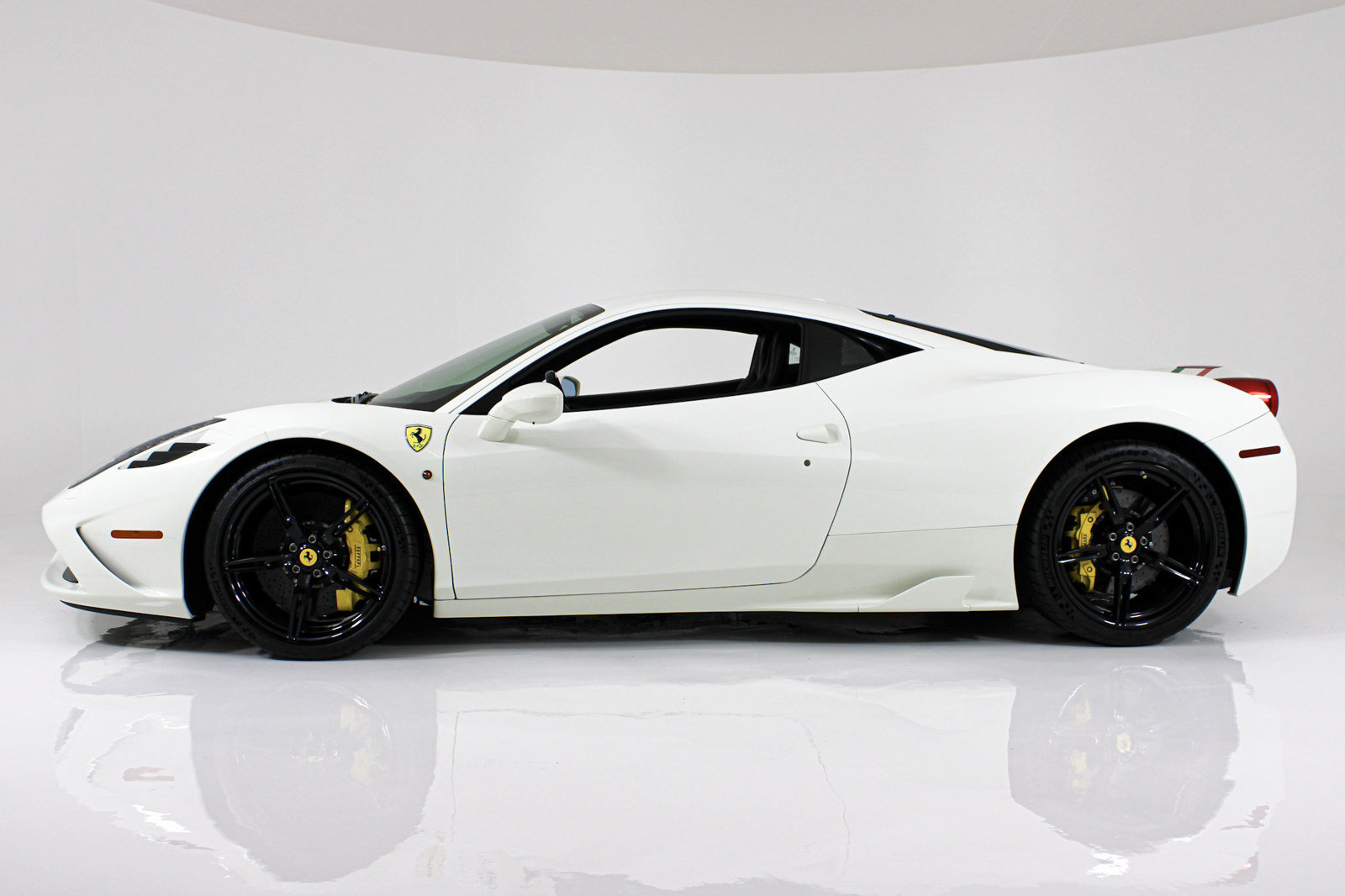 Used 2015 Ferrari 458 Speciale Coupe RWD image 4