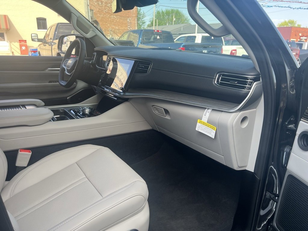 New 2024 Jeep Wagoneer L Series II w/ HD Trailer Tow Package image 28