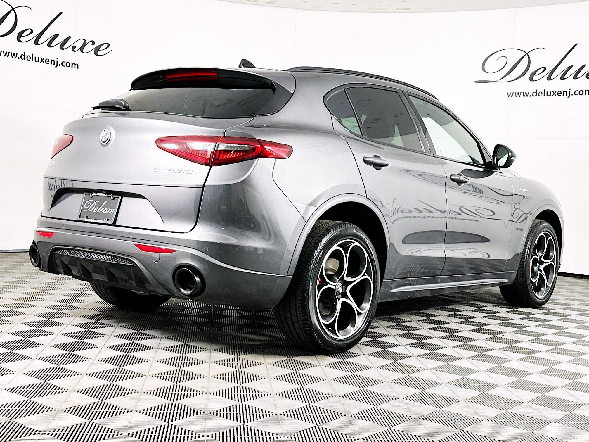 Used 2022 Alfa Romeo Stelvio Veloce image 6