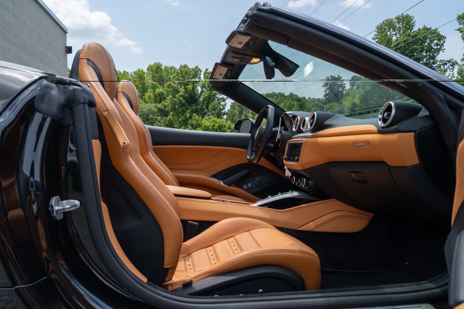 Used 2018 Ferrari California T RWD image 48