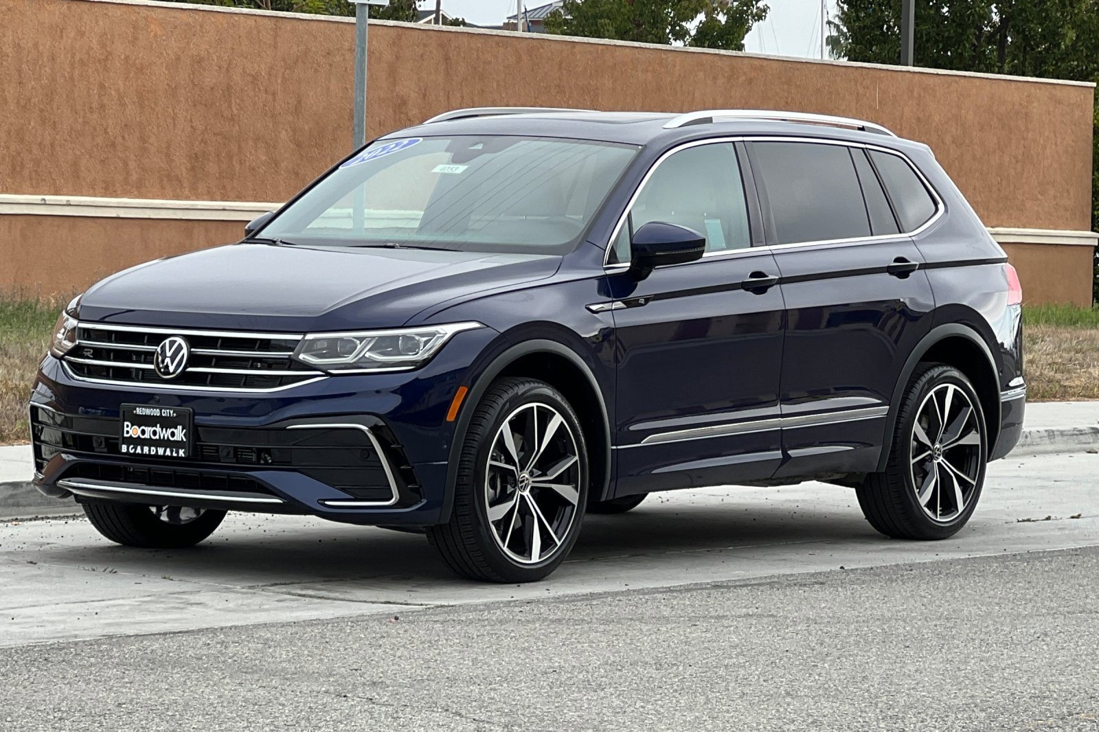 Used 2022 Volkswagen Tiguan SEL R-Line image 8