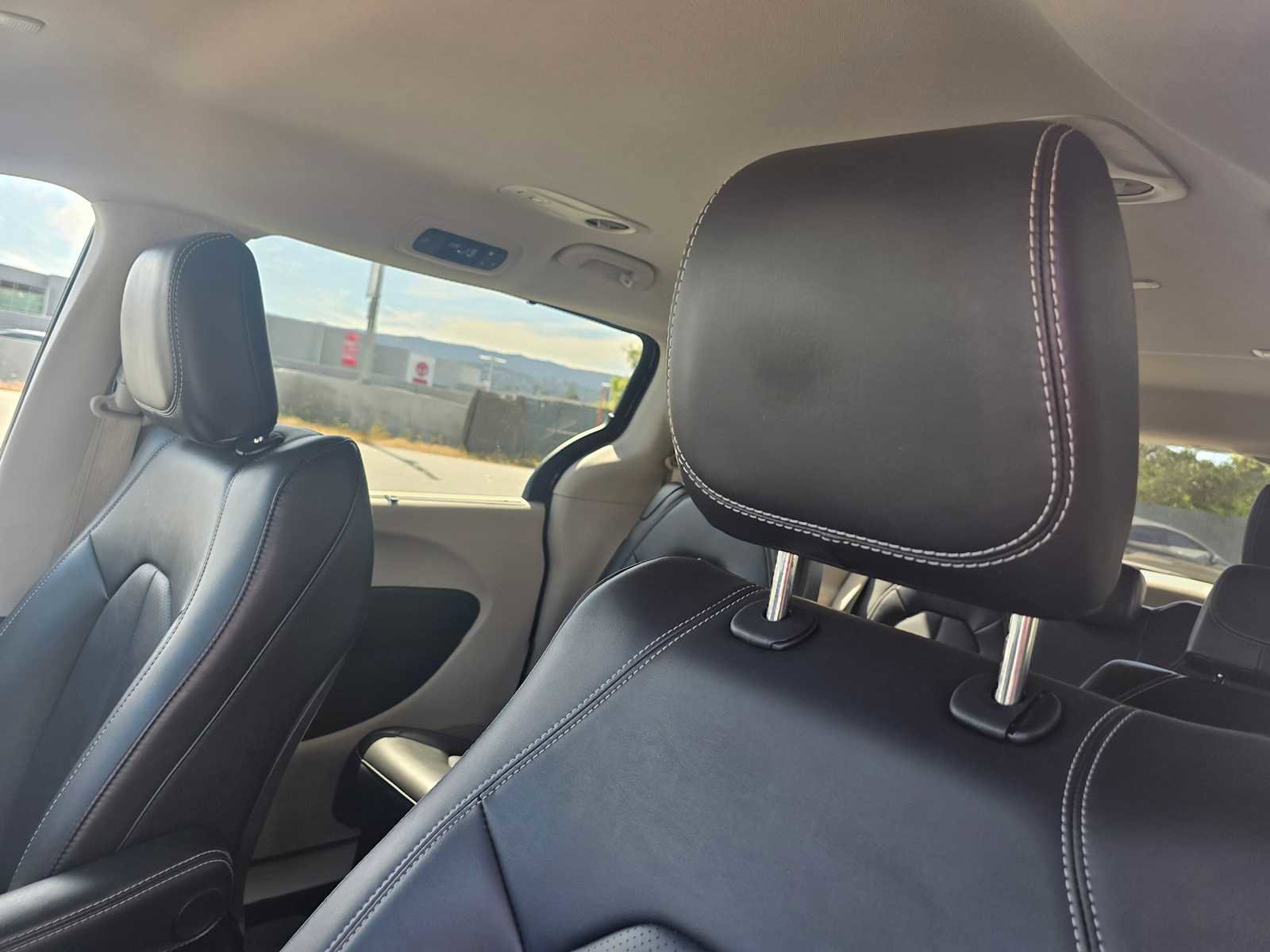 Used 2024 Chrysler Pacifica Touring-L image 24
