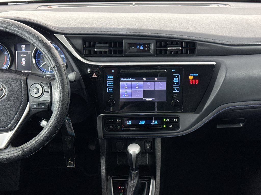 Used 2018 Toyota Corolla SE w/ Carpet Mat Package (TMS) FWD image 14