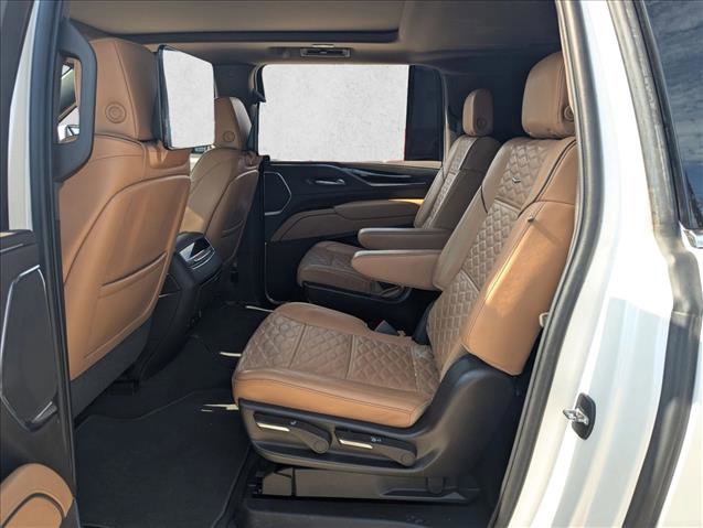 Used 2023 Cadillac Escalade ESV Premium Luxury image 17