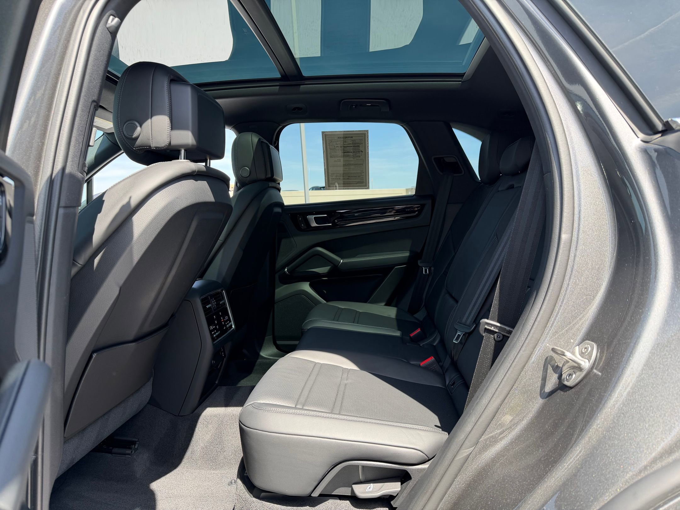 Used 2023 Porsche Cayenne E-Hybrid image 21