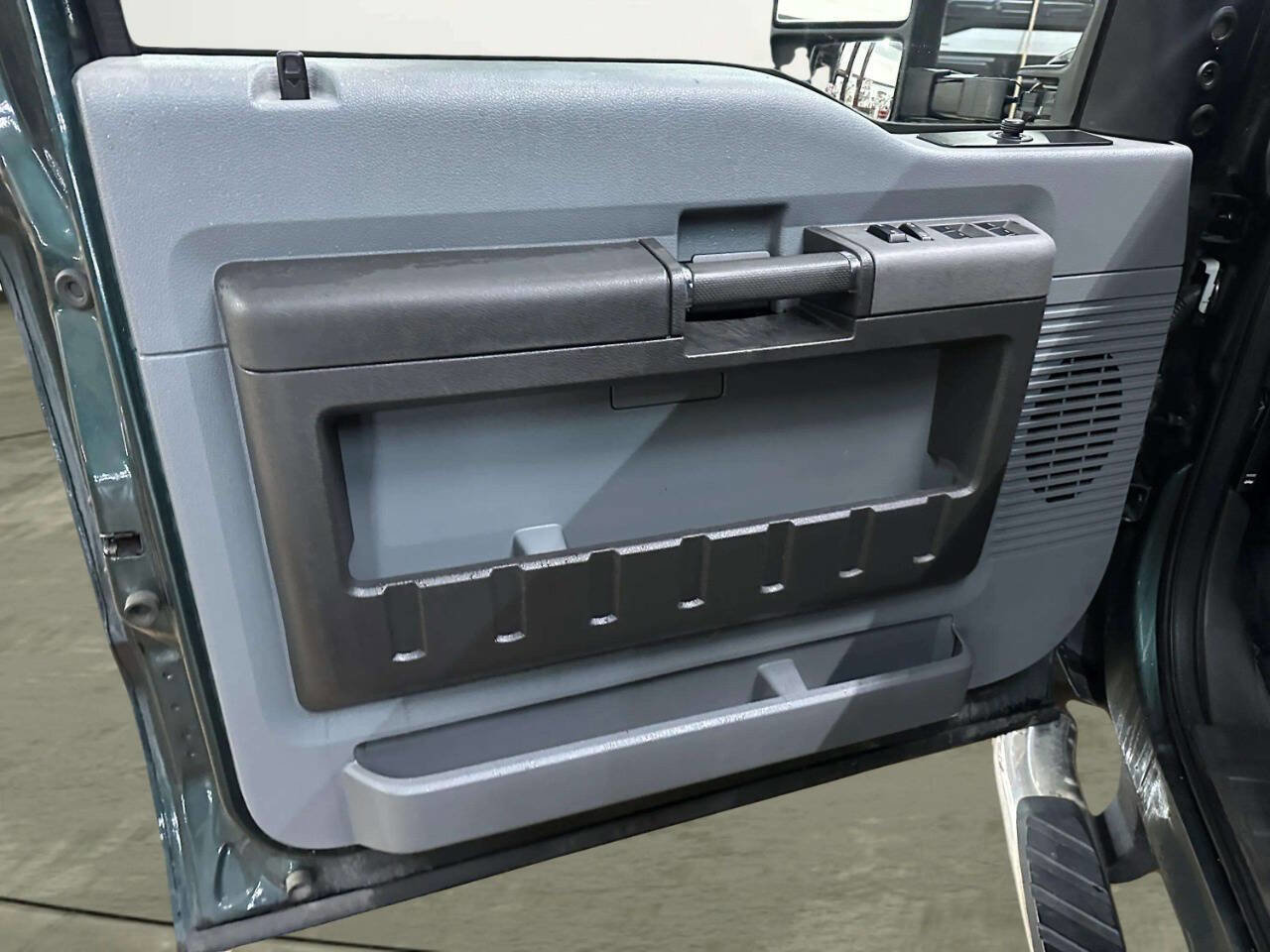 Used 2011 Ford F250 XLT w/ XLT Interior Pkg image 13