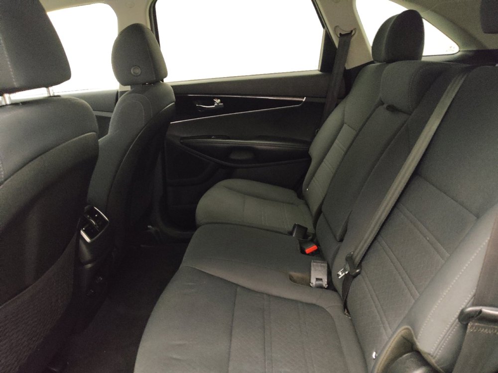 Used 2020 Kia Sorento LX FWD image 18