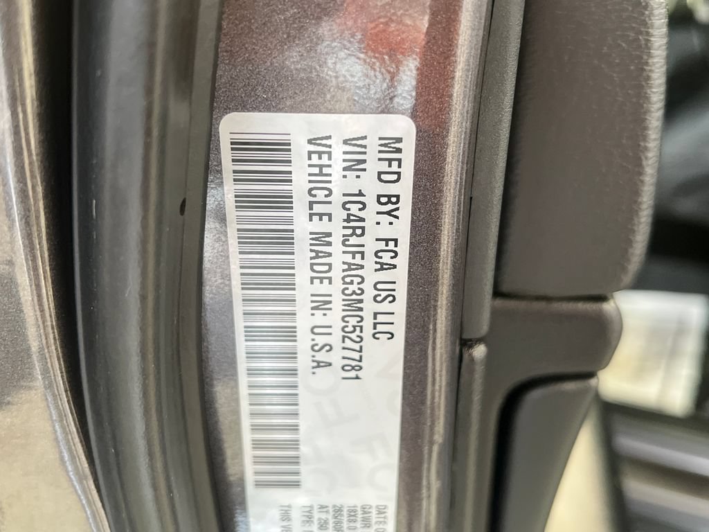 Used 2021 Jeep Grand Cherokee Laredo AWD/4WD image 48