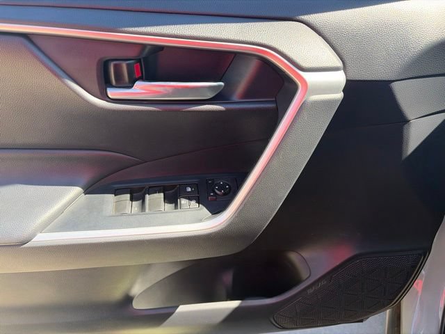 Used 2019 Toyota RAV4 XLE w/ Convenience Package FWD image 7
