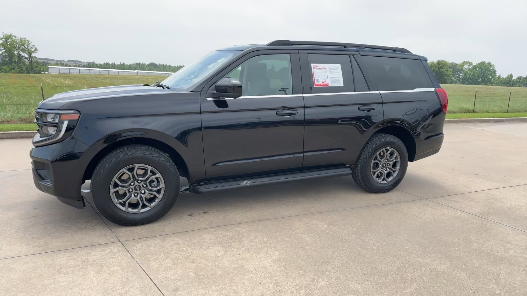 Used 2025 Ford Expedition Active AWD/4WD image 5