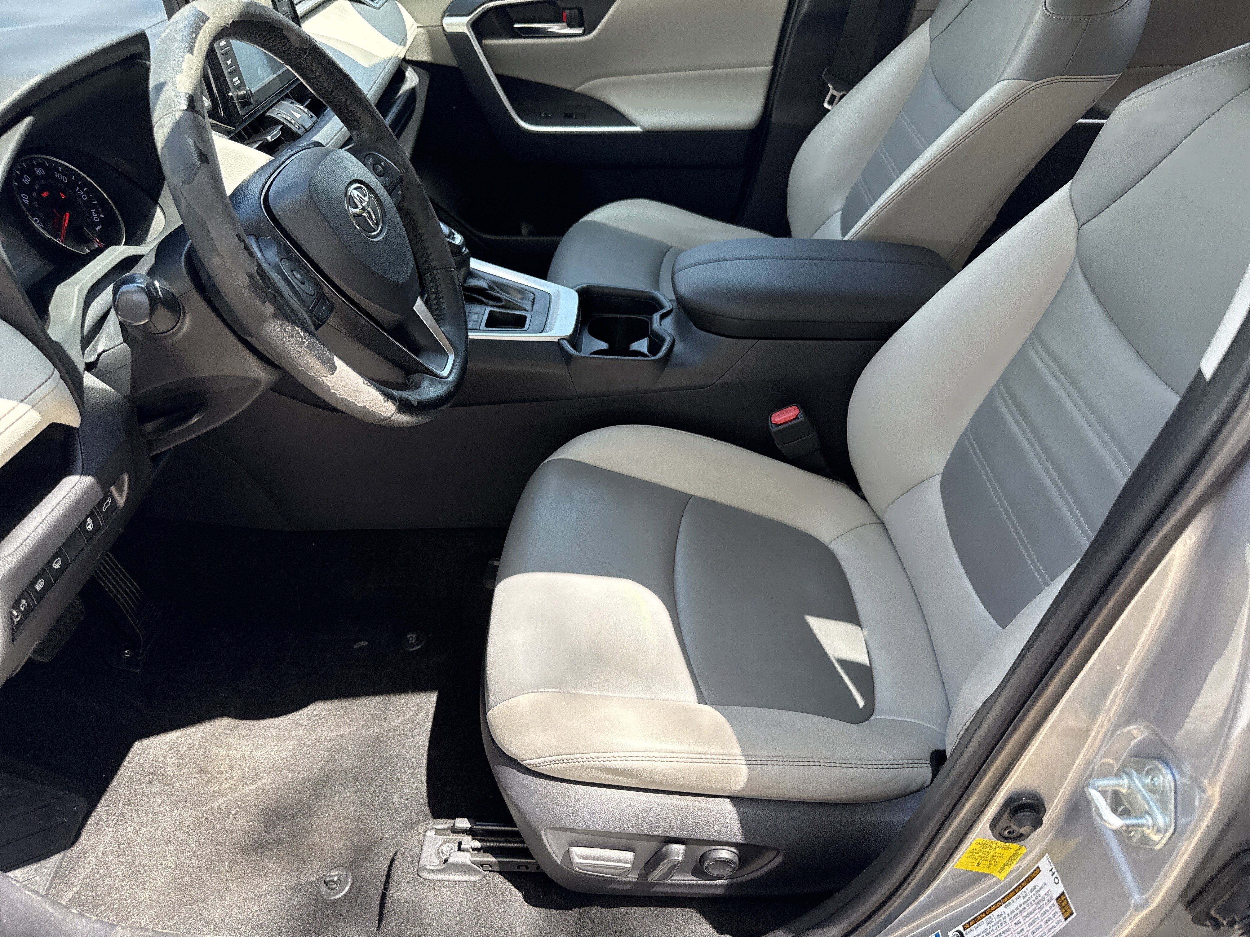 Used 2019 Toyota RAV4 XLE Premium w/ Cold Weather Package AWD/4WD image 9