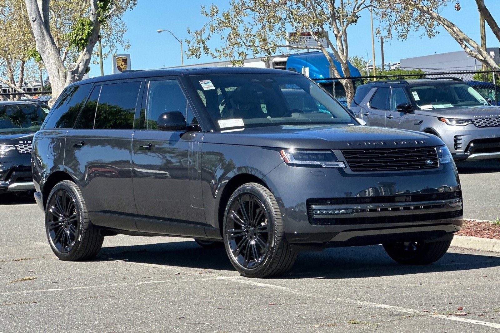 New 2026 Land Rover Range Rover Long Wheelbase SE image 8