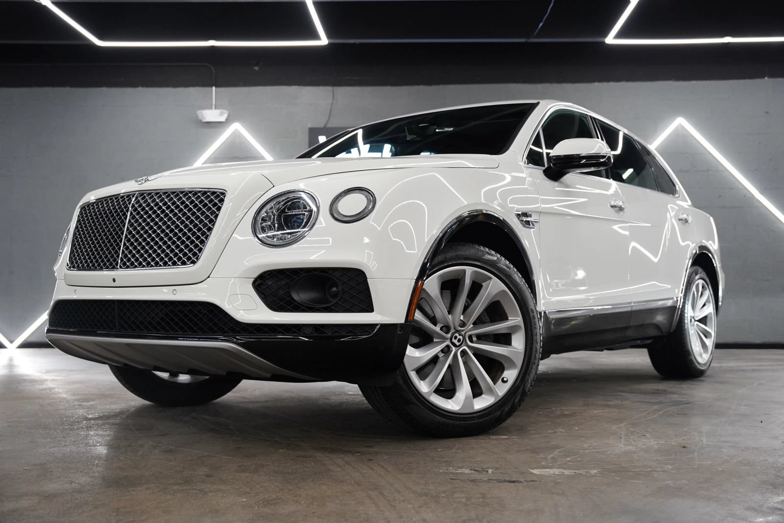Used 2018 Bentley Bentayga Onyx Edition AWD/4WD image 2