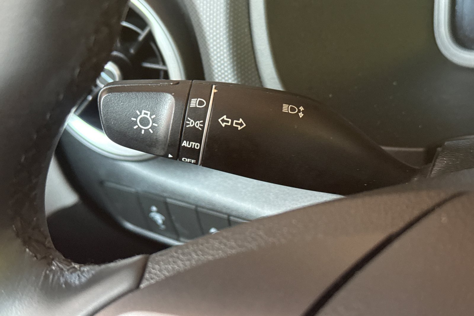 Used 2023 Hyundai Kona Limited AWD/4WD image 34
