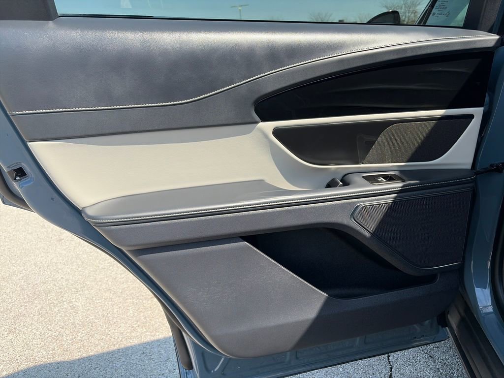 Used 2025 Lincoln Nautilus Premier AWD/4WD image 27