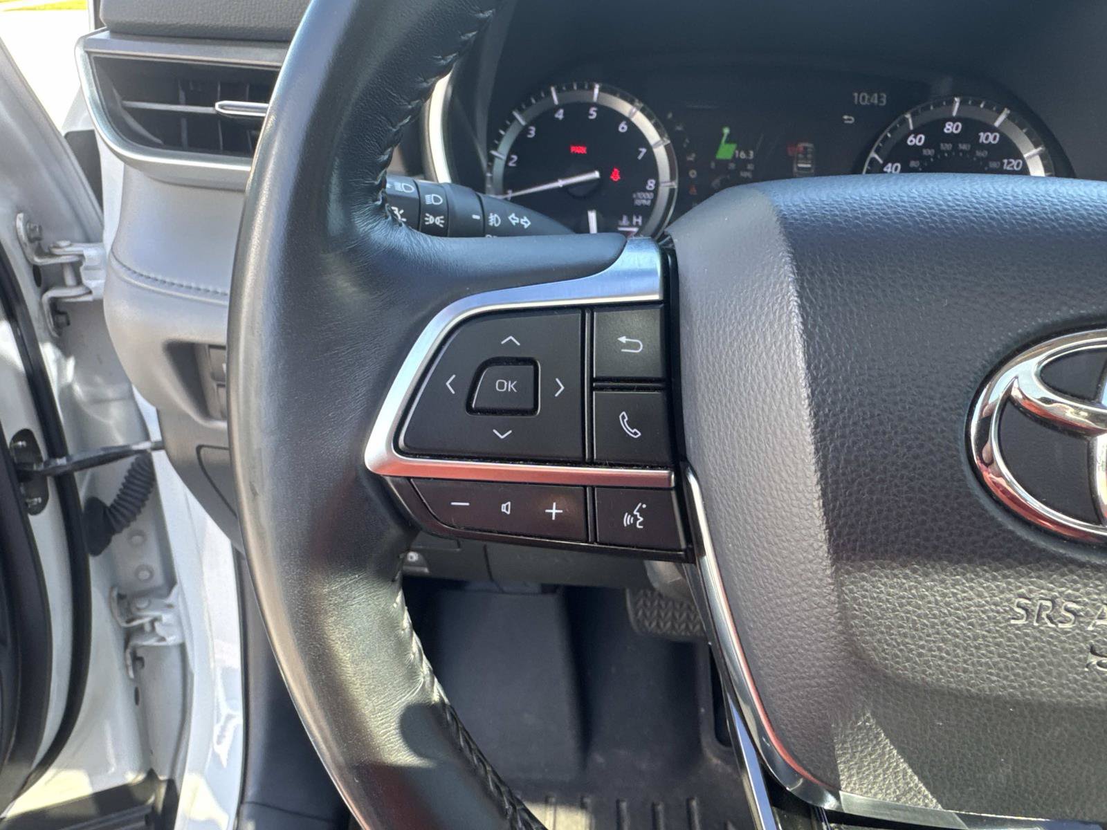 Used 2020 Toyota Highlander XLE FWD image 24