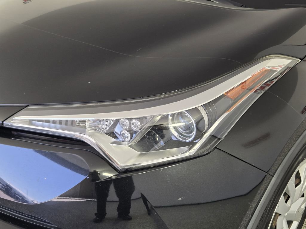 Used 2019 Toyota C-HR LE FWD image 10