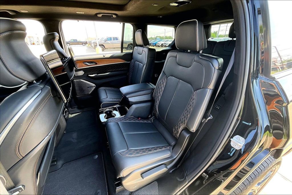 Used 2025 Jeep Grand Cherokee L Summit AWD/4WD image 26