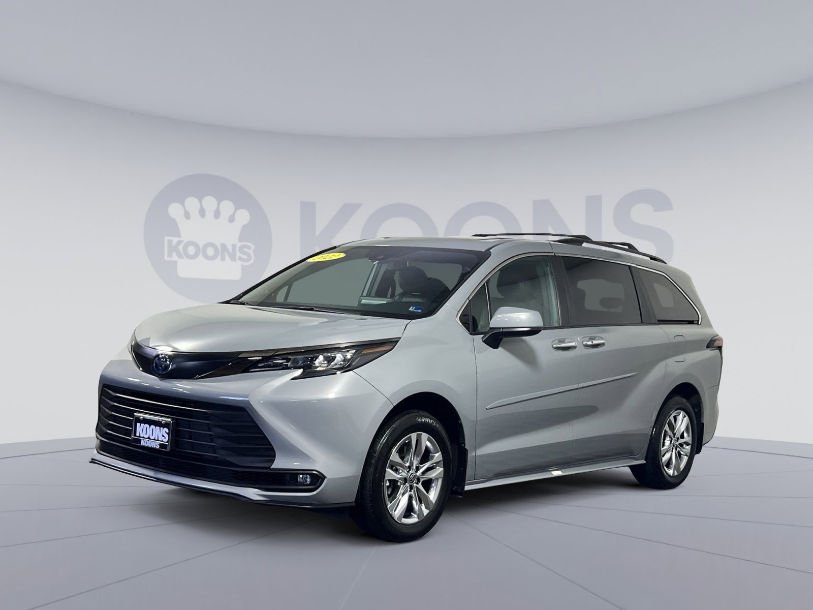 Used 2023 Toyota Sienna XLE Woodland Edition AWD/4WD image 1