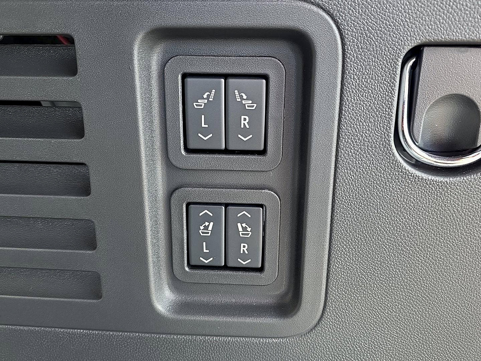 New 2026 Chevrolet Traverse RS w/ LPO, Floor Liner Package FWD image 12
