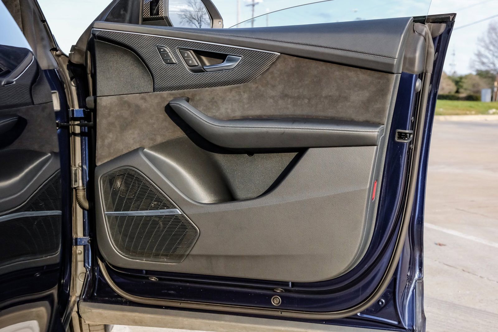 Used 2022 Audi RS Q8 4.0T image 56