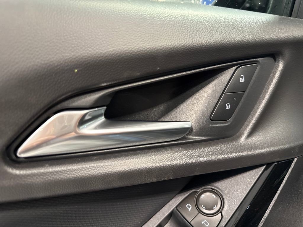 New 2026 Chevrolet Equinox LT w/ Convenience Package II FWD image 32