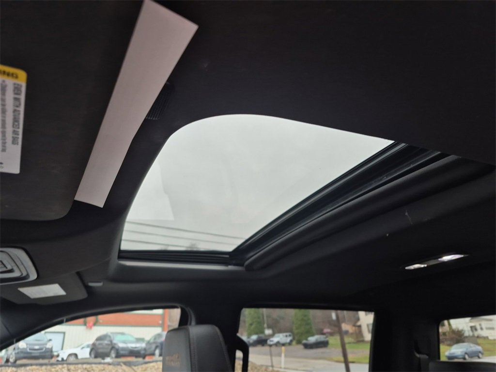 Used 2024 Chevrolet Silverado 1500 High Country image 28