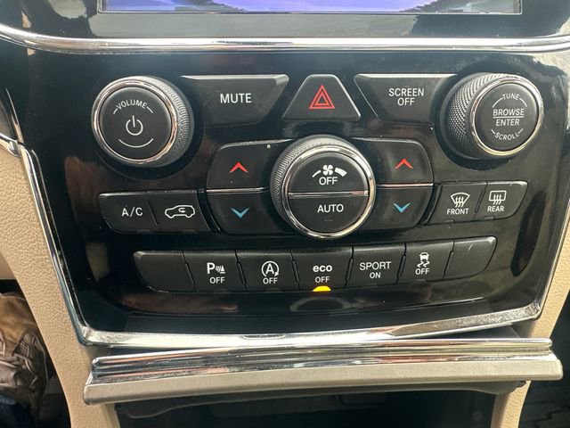 Used 2019 Jeep Grand Cherokee Limited w/ Luxury Group II image 34