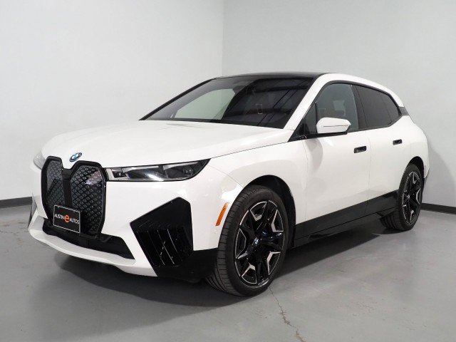 Used 2024 BMW iX xDrive50 w/ Sport Package image 10