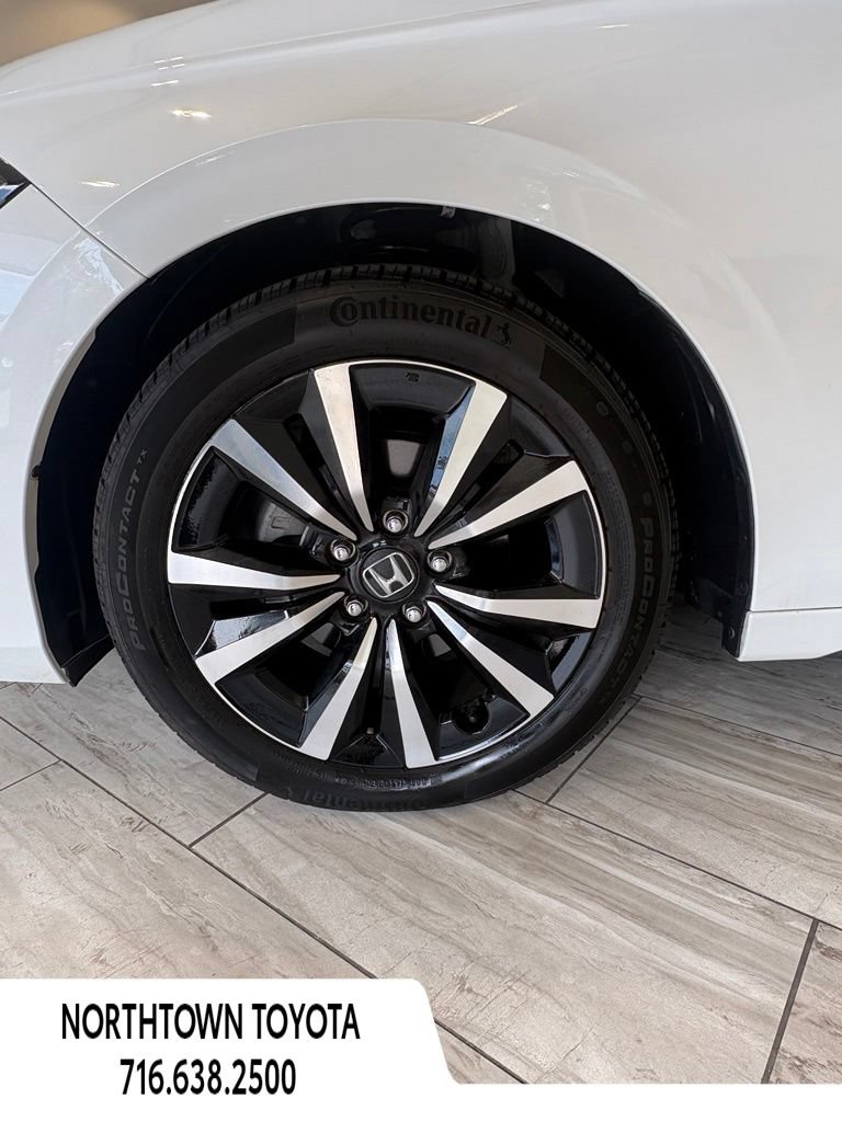 Used 2024 Honda Civic EX-L image 10