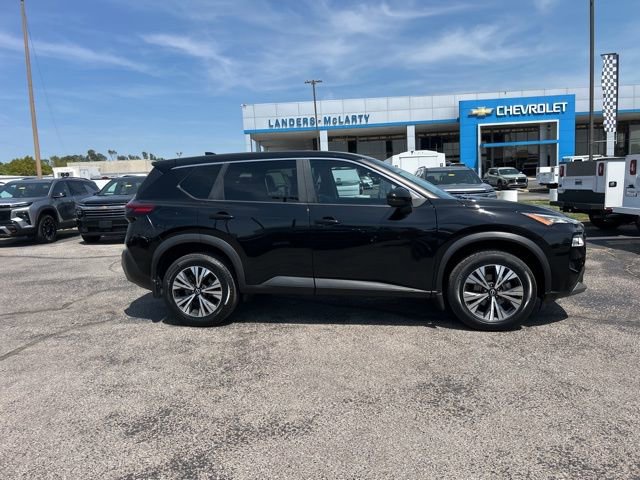 Used 2022 Nissan Rogue SV FWD image 2