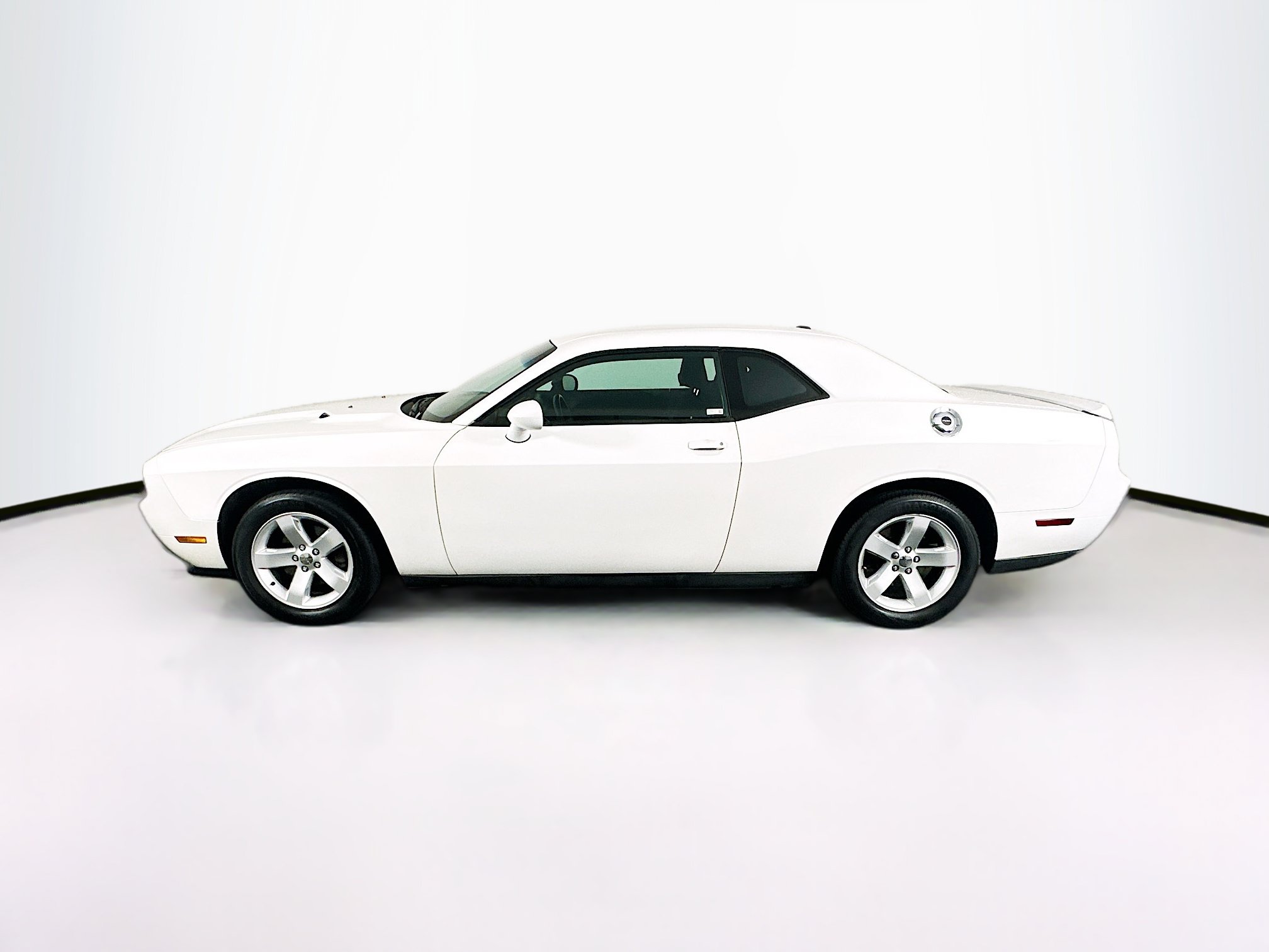 Used 2011 Dodge Challenger RWD image 4