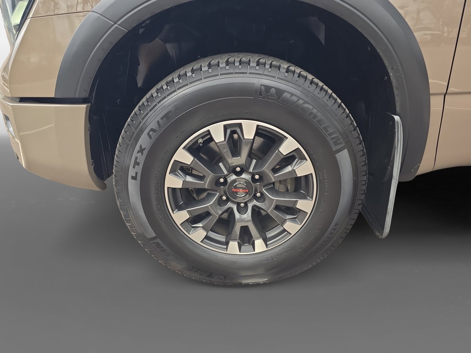 Used 2021 Nissan Titan PRO-4X w/ Pro-4x Convenience Package image 9