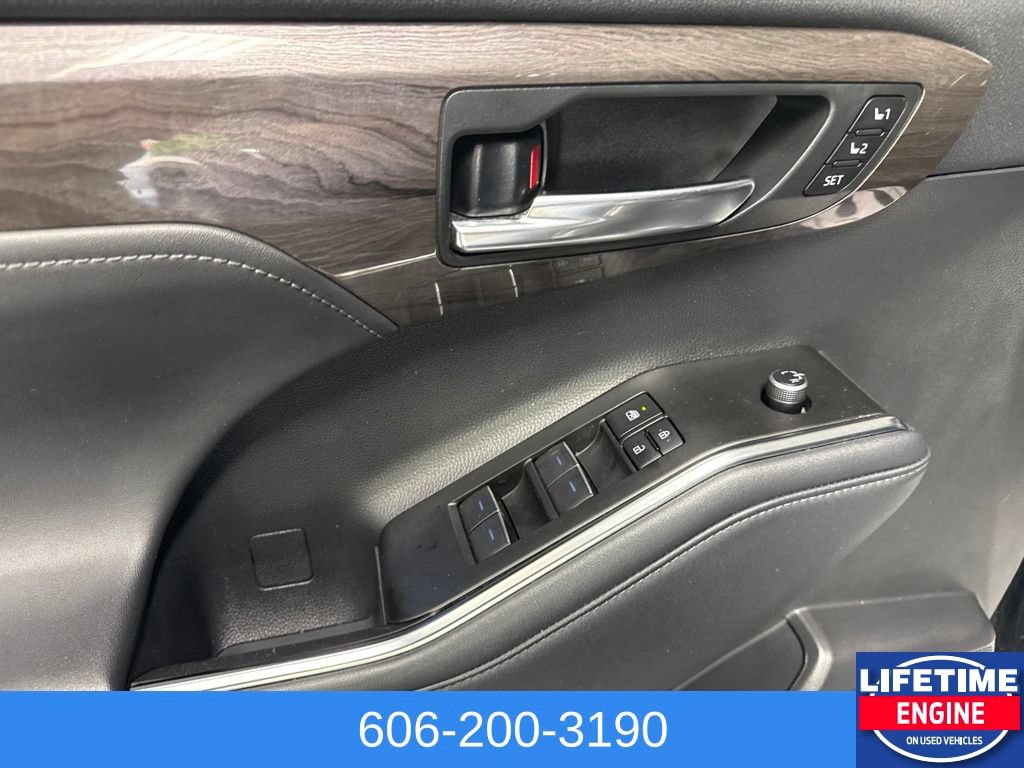 Used 2022 Toyota Highlander Platinum AWD/4WD image 27