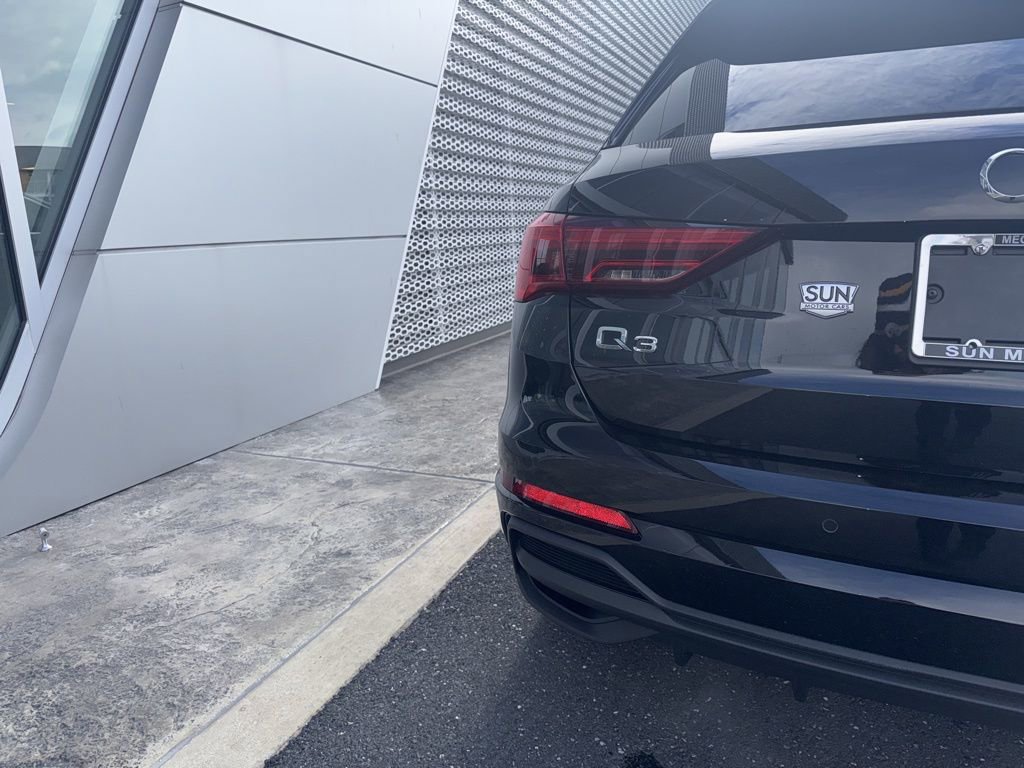 Certified 2025 Audi Q3 2.0T Premium Plus w/ Premium Plus Package image 14