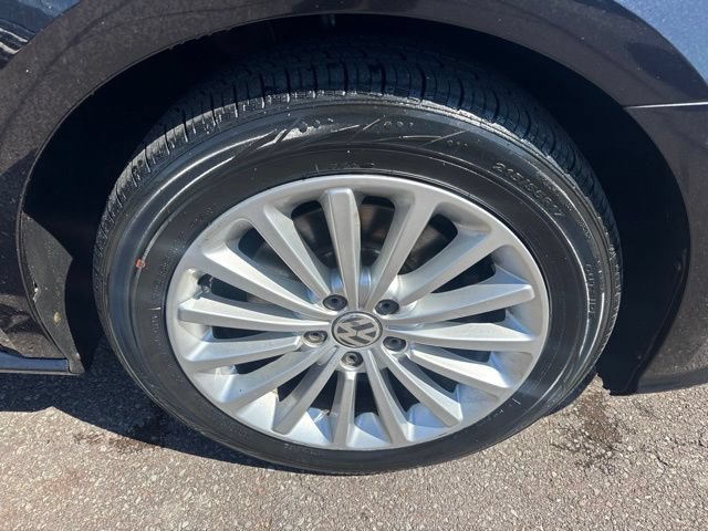 Used 2017 Volkswagen Passat 1.8T SE FWD image 35
