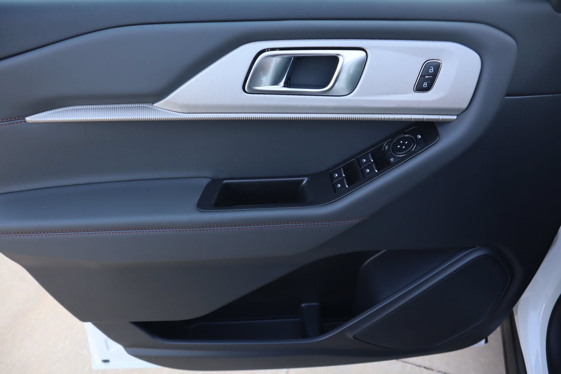 New 2026 Ford Explorer Active RWD image 17
