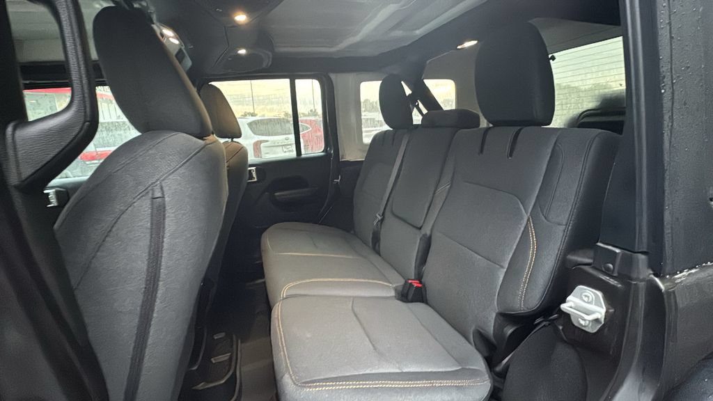Used 2024 Jeep Wrangler Unlimited AWD/4WD image 24