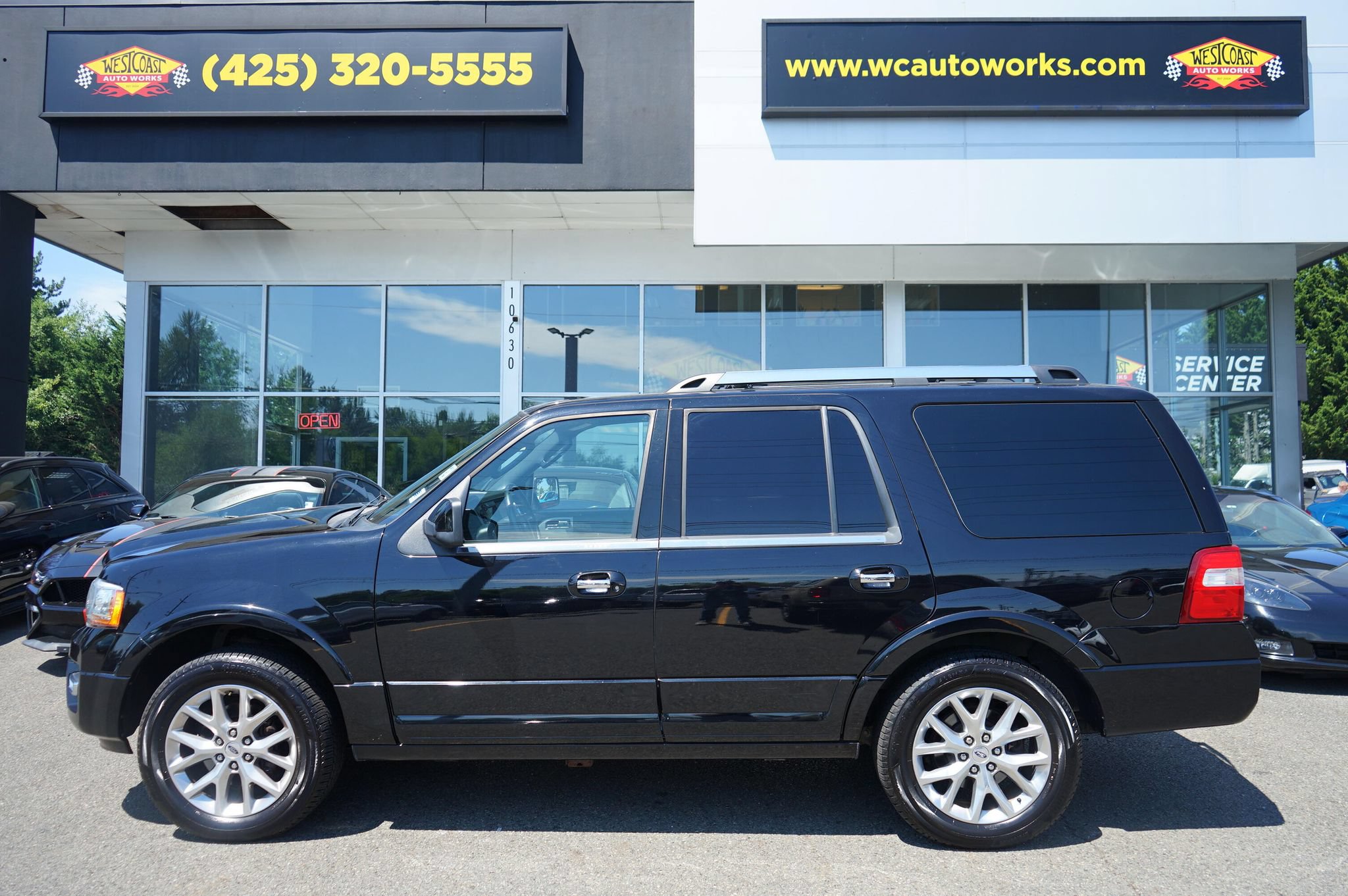 Used 2016 Ford Expedition Limited AWD/4WD image 2