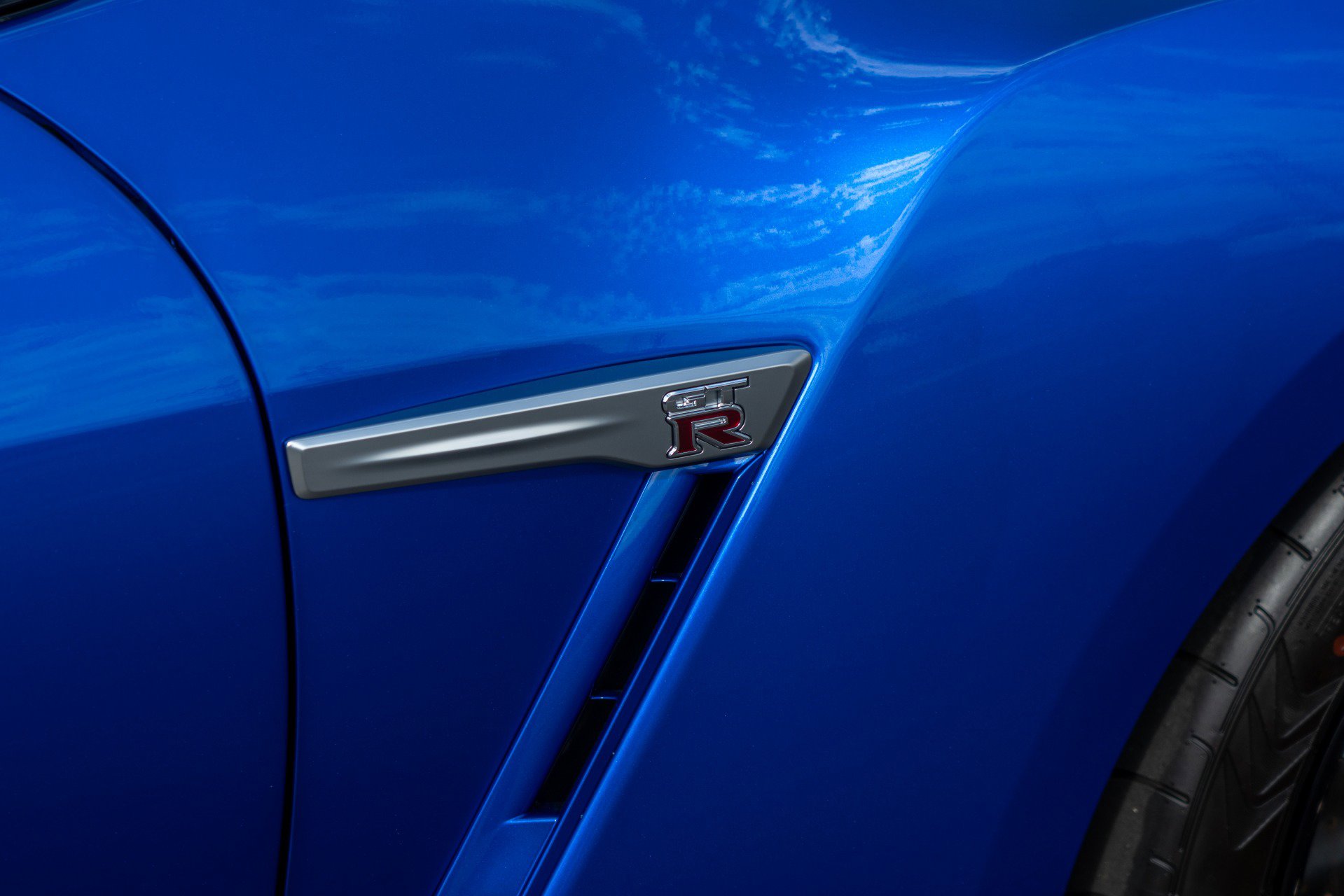 Used 2024 Nissan GT-R w/ Floor Mat Package image 11