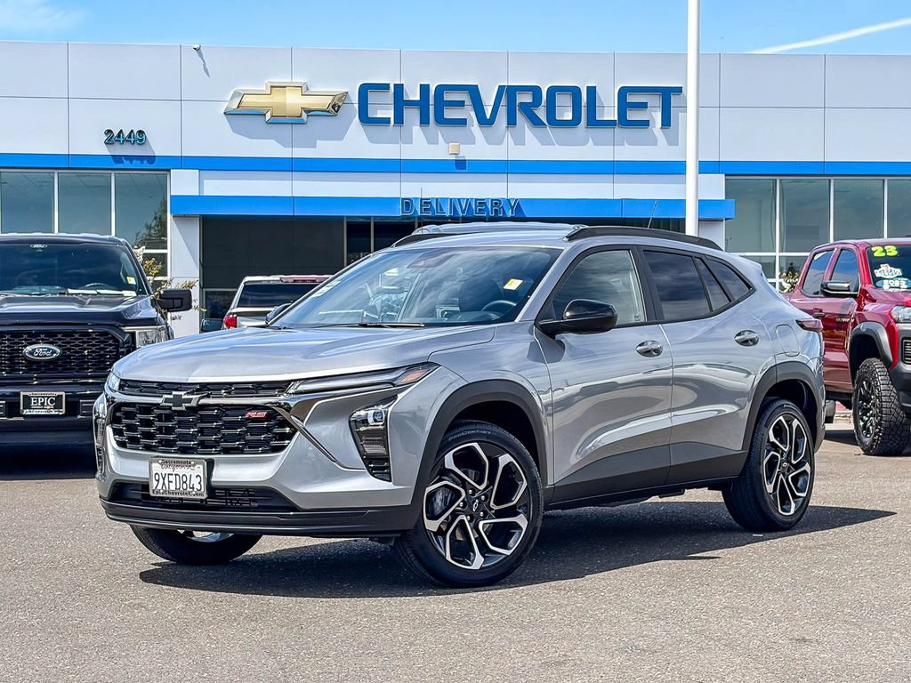 Used 2026 Chevrolet Trax RS FWD image 1