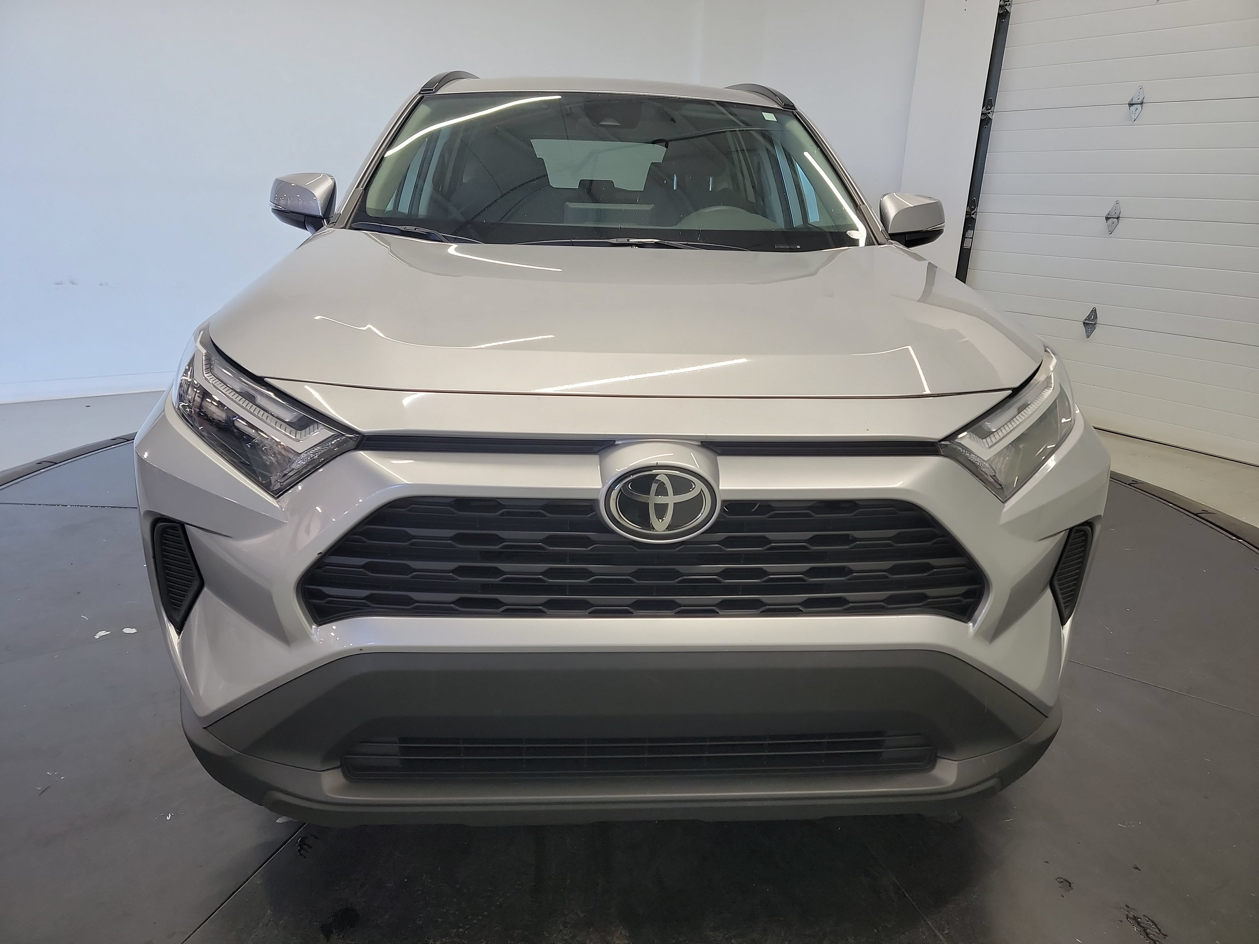 Used 2025 Toyota RAV4 LE AWD/4WD image 2