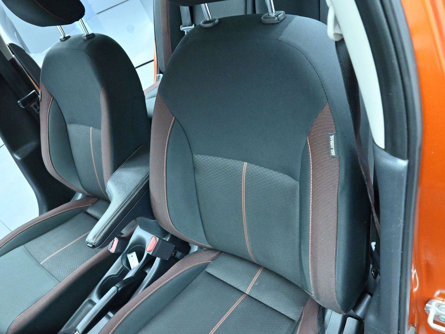 Used 2021 Nissan Versa SR w/ Convenience Package image 12