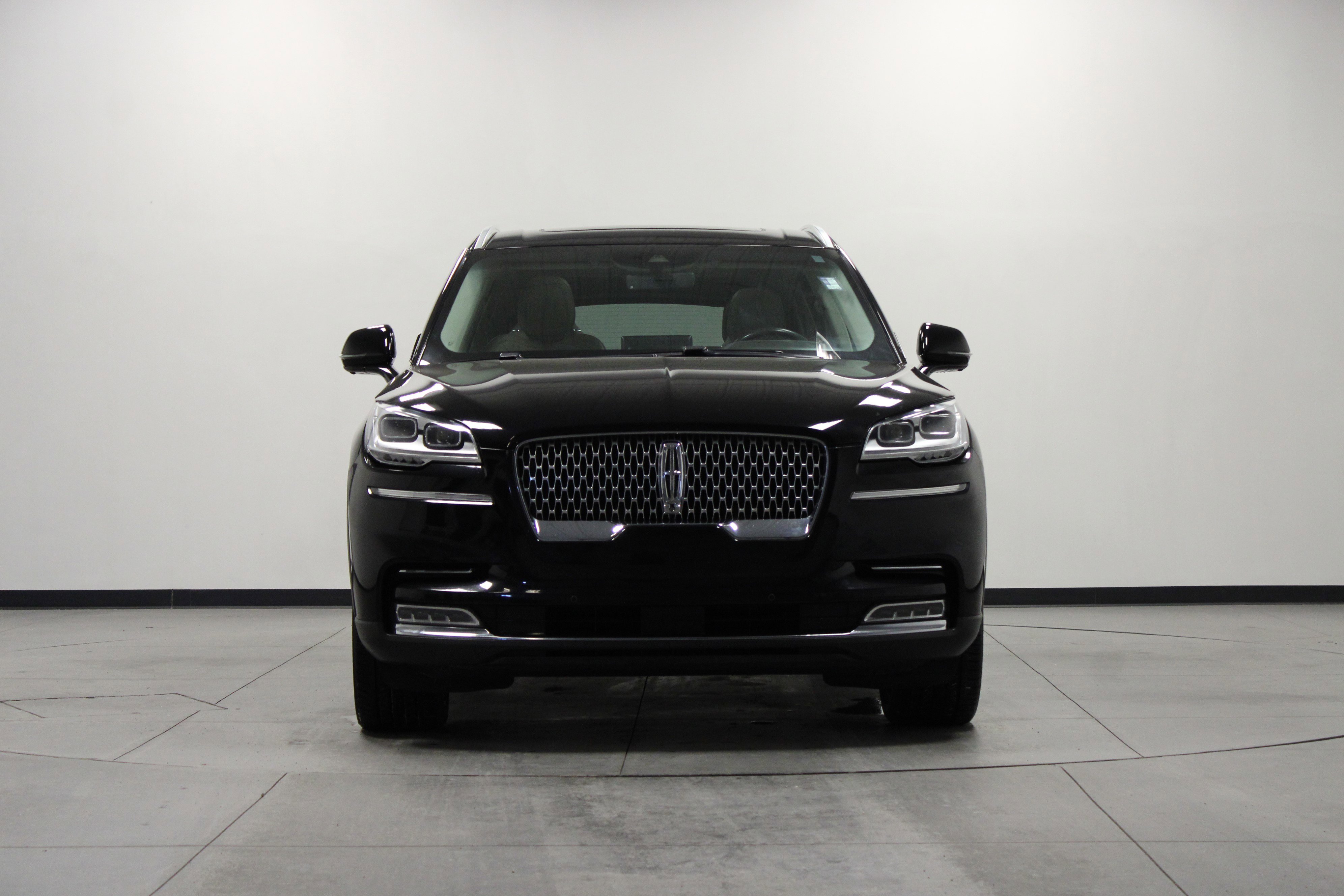 Used 2020 Lincoln Aviator Reserve w/ Equipment Group 202A image 9