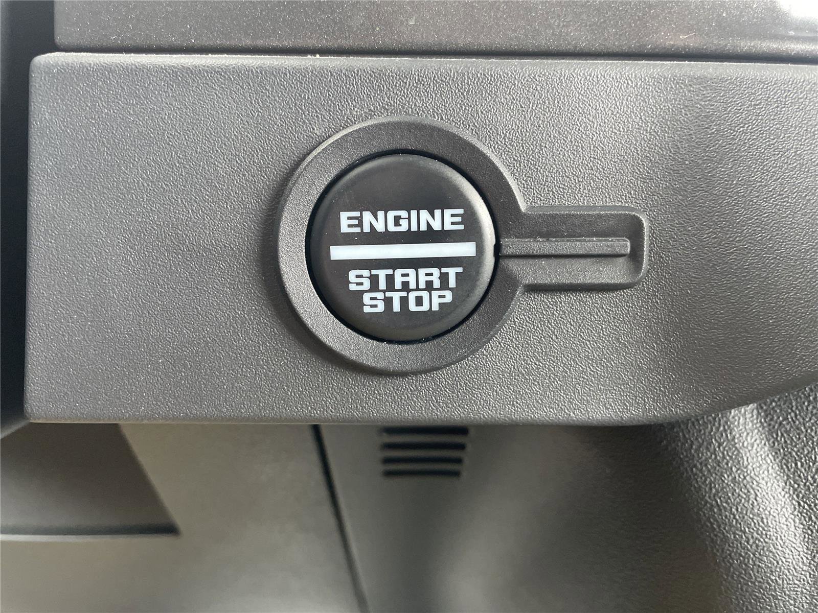 Used 2025 Ford Bronco Badlands image 23