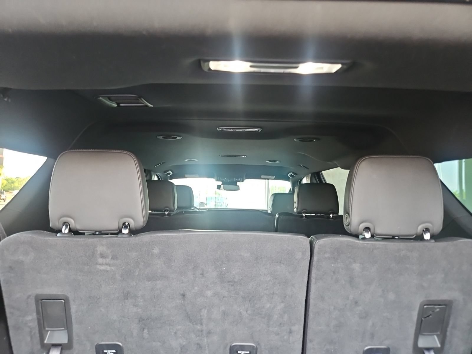 Used 2025 Chevrolet Suburban Z71 AWD/4WD image 10